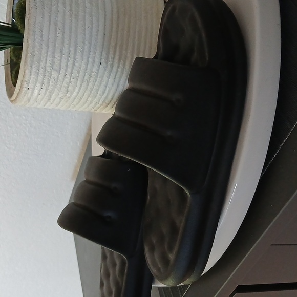 ASOS Chunky Slides - Picture 3 of 3